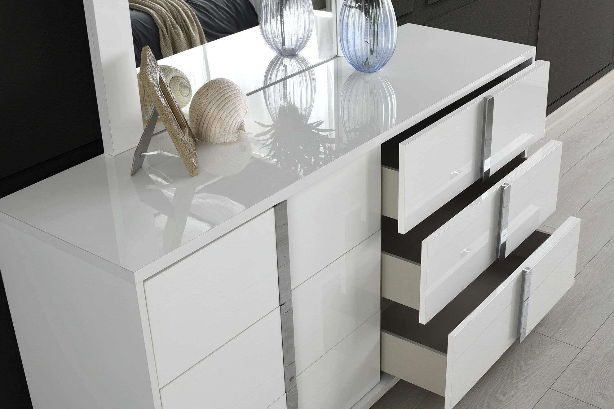 J and M Furniture Bedroom Furniture Sets Giulia Bedroom Collection in Gloss White | J&M Furniture